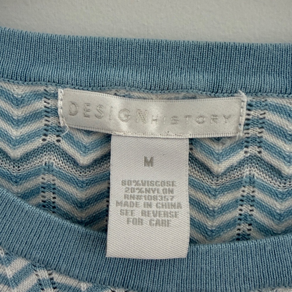 Design History Light Blue Zigzag Short Sleeve Top - Picture 2 of 4
